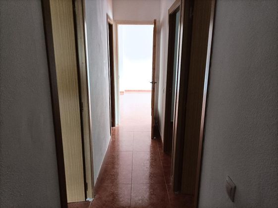 Foto 2 de Piso en alquiler en Mestral de 4 habitaciones con ascensor