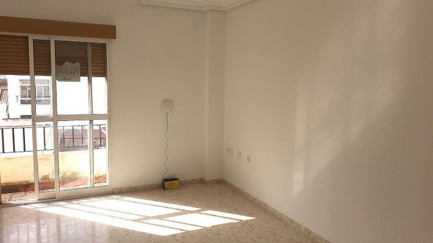 Foto 1 de Piso en alquiler en Almendralejo de 3 habitaciones con balcón