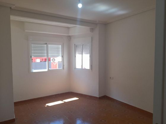 Foto 1 de Alquiler de piso en Carrús Est - Camí dels Magros de 2 habitaciones y 64 m²