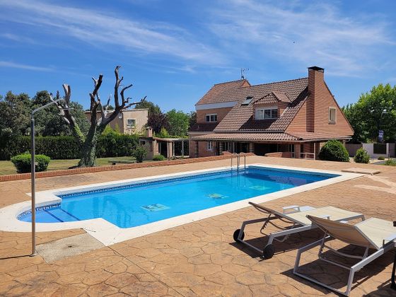 Foto 1 de Chalet en venta en Ciudalcampo de 5 habitaciones con terraza y piscina