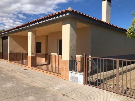 Foto 1 de Casa en venda a Otero de 3 habitacions amb garatge i jardí