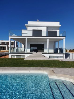 Foto 1 de Xalet en venda a calle Lasgarzas de 5 habitacions amb terrassa i piscina