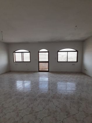 Foto 2 de Casa adossada en venda a calle Alonso Veloz de 4 habitacions amb terrassa i calefacció