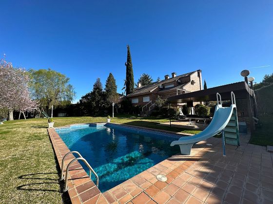 Foto 1 de Chalet en venta en Las Lomas de 5 habitaciones con terraza y piscina