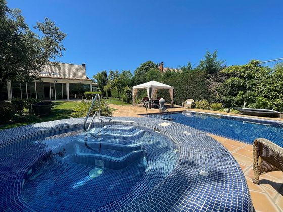 Foto 1 de Xalet en lloguer a Valdecabaña de 4 habitacions amb terrassa i piscina