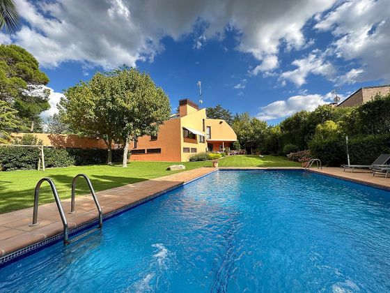 Foto 1 de Xalet en venda a calle Las Lomas de 4 habitacions amb piscina i jardí