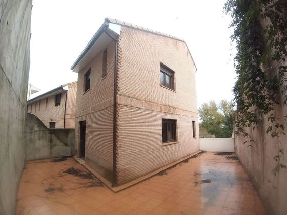 Foto 1 de Casa en venta en Torre de Esteban Hambrán (La) de 3 habitaciones con terraza y garaje