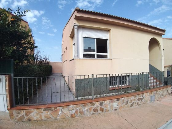 Foto 2 de Casa en venda a calle Valdercebras de 3 habitacions amb terrassa i garatge