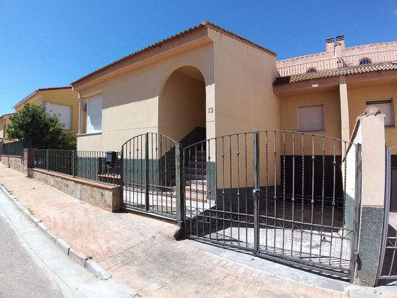 Foto 1 de Casa en venda a calle Valdercebras de 3 habitacions amb terrassa i garatge