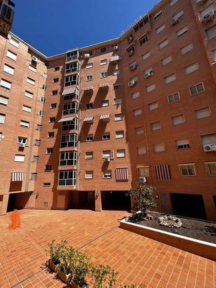 Foto 2 de Venta de piso en calle Antonio Romero de 3 habitaciones con garaje y aire acondicionado