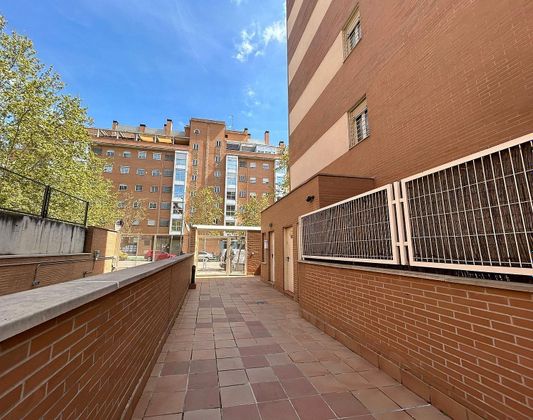 Foto 2 de Venta de piso en calle De Salvador Allende de 1 habitación con piscina y garaje