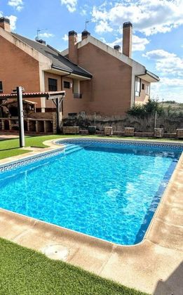 Foto 1 de Casa en venda a Campo Real de 6 habitacions amb terrassa i piscina