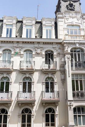 Foto 1 de Piso en venta en Jerónimos de 5 habitaciones con garaje y balcón