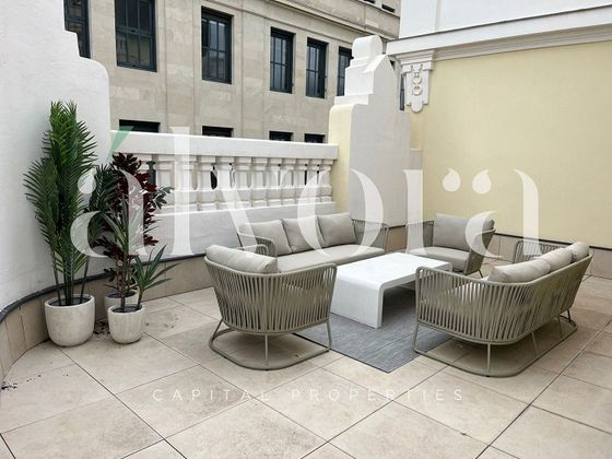 Foto 2 de Ático en alquiler en Universidad - Malasaña de 2 habitaciones con terraza y muebles