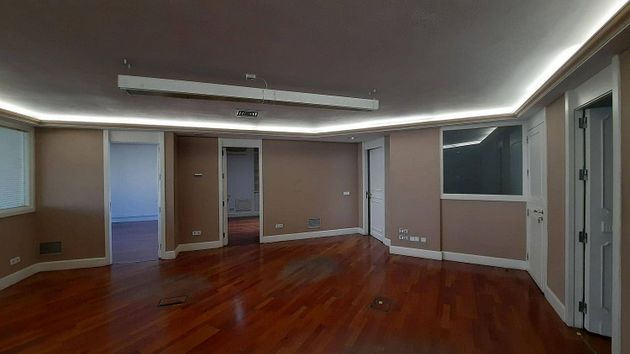 Foto 2 de Alquiler de oficina en Almagro con terraza y ascensor