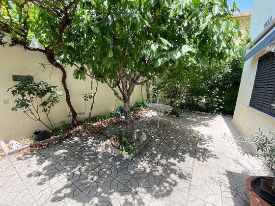 Foto 1 de Casa adossada en venda a paseo Del Marqués de Monistrol de 4 habitacions amb terrassa i jardí