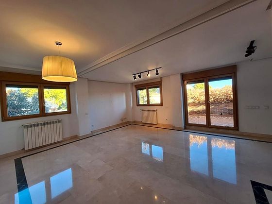 Foto 2 de Pis en venda a Aravaca de 4 habitacions amb terrassa i piscina