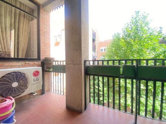 Foto 2 de Piso en alquiler en Valdezarza de 3 habitaciones con terraza y balcón