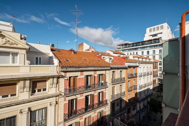 Foto 1 de Pis en venda a calle Montera de 4 habitacions amb terrassa i aire acondicionat