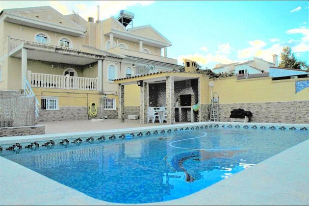 Foto 2 de Venta de casa adosada en Pueblo Poniente de 7 habitaciones con terraza y piscina