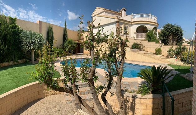Foto 1 de Venta de casa en Monforte del Cid de 4 habitaciones con terraza y piscina