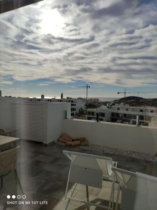 Foto 2 de Piso en alquiler en Cala de Finestrat de 3 habitaciones con terraza y piscina
