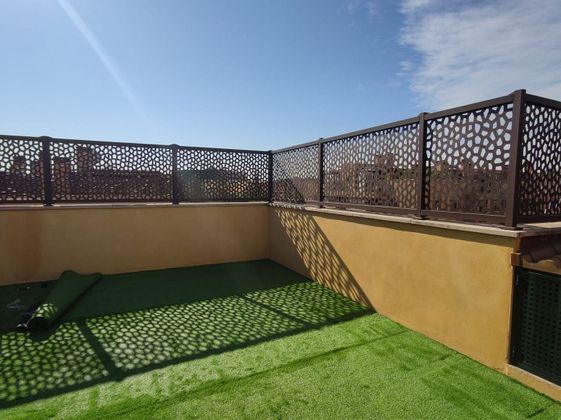 Foto 2 de Ático en venta en Alameda de Osuna de 2 habitaciones con terraza y piscina