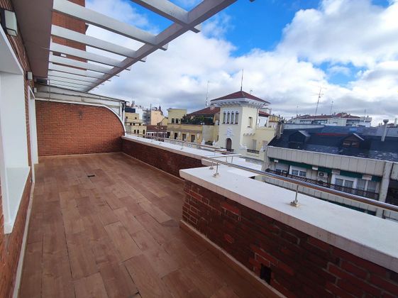 Foto 1 de Ático en alquiler en Universidad - Malasaña de 3 habitaciones con terraza y aire acondicionado