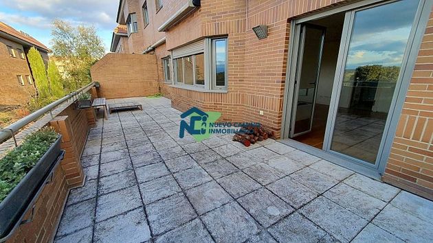 Foto 2 de Alquiler de piso en calle De José Bastos de 4 habitaciones con terraza y piscina