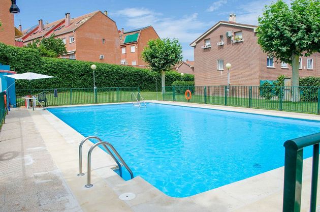 Foto 1 de Casa en venda a Fuente Santa de 5 habitacions amb terrassa i piscina