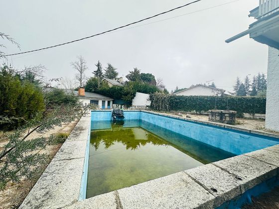 Foto 1 de Chalet en venta en Soto del Real de 5 habitaciones con terraza y piscina