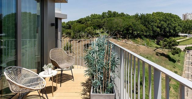 Foto 2 de Alquiler de piso en Argüelles de 2 habitaciones con terraza y piscina