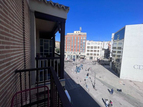 Foto 1 de Venta de piso en Embajadores - Lavapiés de 3 habitaciones con terraza y balcón