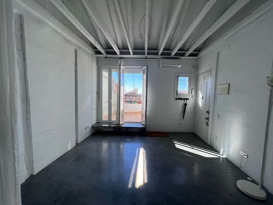 Foto 1 de Venta de ático en Embajadores - Lavapiés de 1 habitación con terraza y aire acondicionado