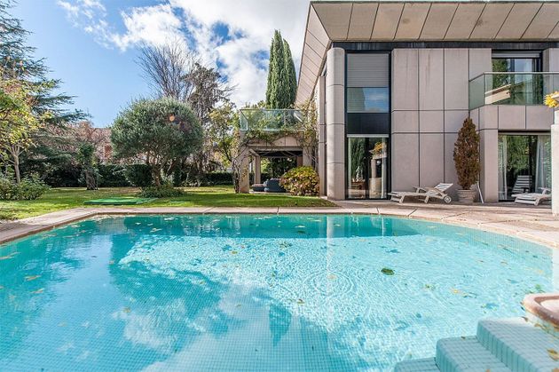 Foto 1 de Xalet en venda a Mirasierra de 4 habitacions amb terrassa i piscina