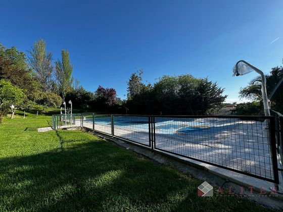 Foto 1 de Pis en venda a Casco Urbano de 3 habitacions amb piscina i jardí