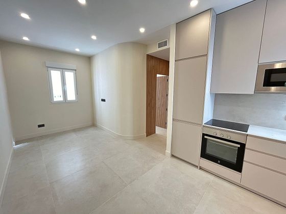Foto 2 de Alquiler de piso en Almagro de 2 habitaciones con piscina y aire acondicionado