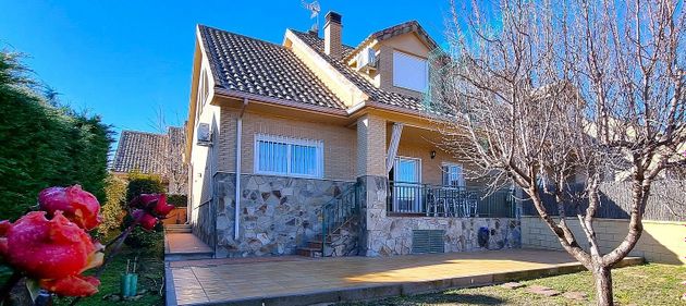 Foto 2 de Casa en venda a Guadalix de la Sierra de 4 habitacions amb terrassa i garatge