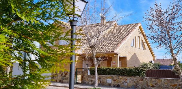 Foto 1 de Casa en venda a Guadalix de la Sierra de 4 habitacions amb terrassa i garatge