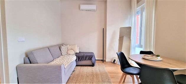 Foto 1 de Pis en lloguer a calle De Berastegui de 1 habitació amb mobles i aire acondicionat