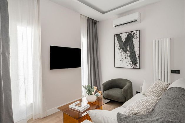 Foto 2 de Venta de piso en calle De la Montera de 3 habitaciones con aire acondicionado y calefacción