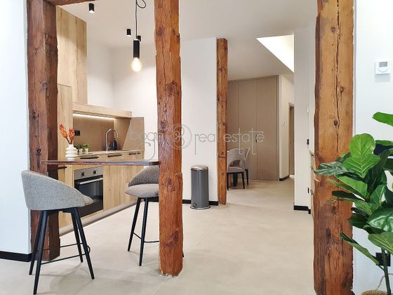 Foto 2 de Alquiler de piso en Cortes - Huertas de 1 habitación con muebles y balcón