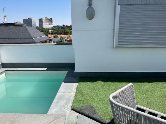 Foto 2 de Ático en alquiler en El Viso de 1 habitación con terraza y piscina