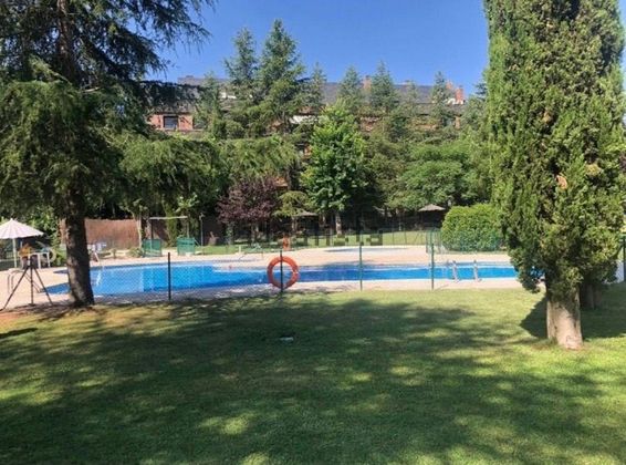 Foto 1 de Dúplex en venda a El Soto de la Moraleja de 4 habitacions amb terrassa i piscina