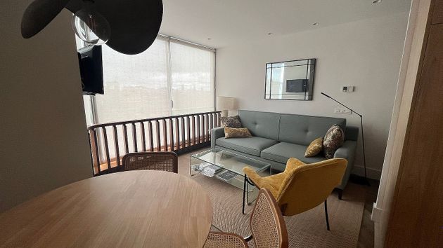 Foto 1 de Pis en lloguer a Argüelles de 1 habitació amb terrassa i mobles