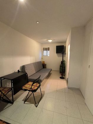 Foto 2 de Alquiler de estudio en Embajadores - Lavapiés con terraza y muebles