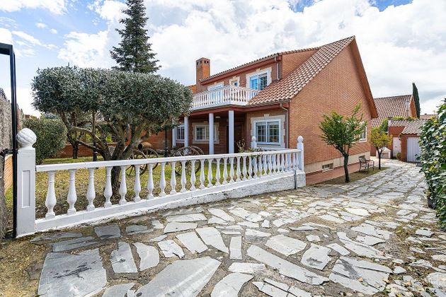 Foto 2 de Casa en venda a Peñas Albas de 4 habitacions amb terrassa i garatge