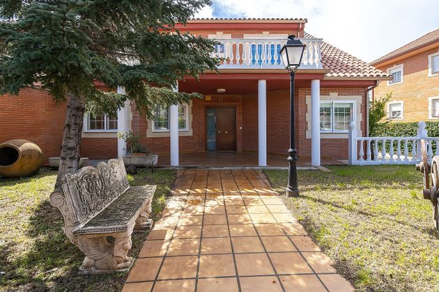 Foto 1 de Casa en venda a Peñas Albas de 4 habitacions amb terrassa i garatge