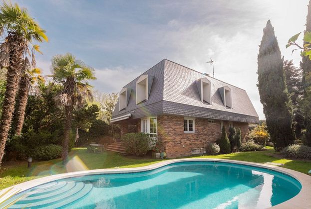 Foto 1 de Xalet en venda a La Cabaña de 6 habitacions amb terrassa i piscina