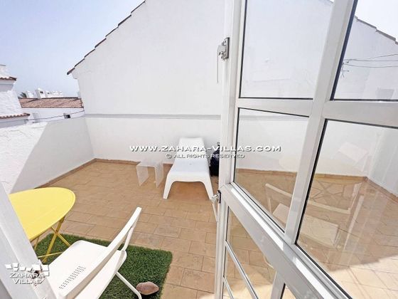 Foto 2 de Casa adossada en venda a Zahara de los Atunes de 3 habitacions amb terrassa i jardí